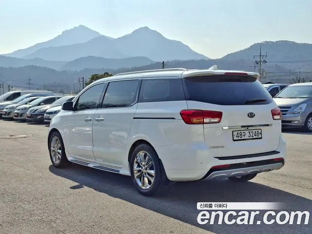 Kia Carnival 2017 thumb 2