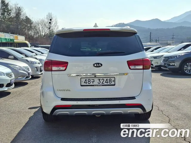 Kia Carnival 2017 thumb 4