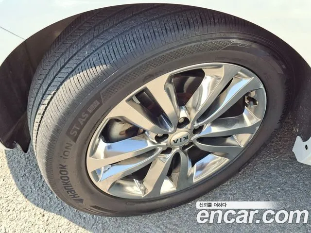 Kia Carnival 2017 thumb 5