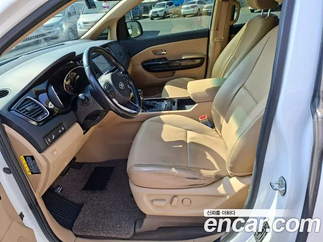 Kia Carnival 2017 thumb 7