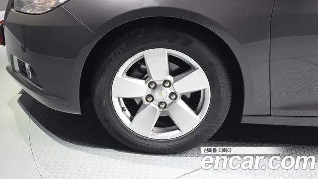 ChevroletGMDaewoo Malibu 2013 thumb 5