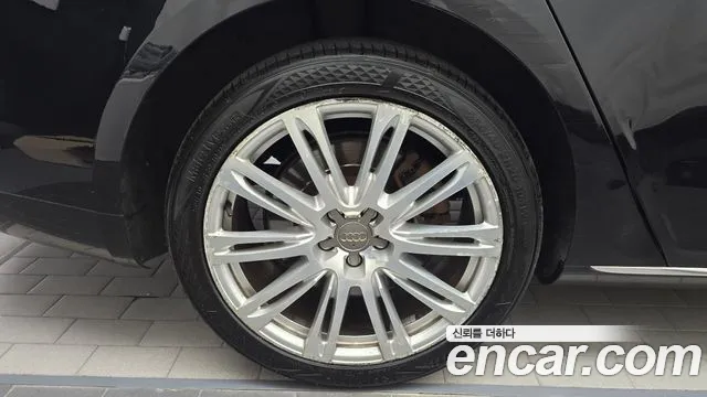 Audi A8 2013 thumb 5