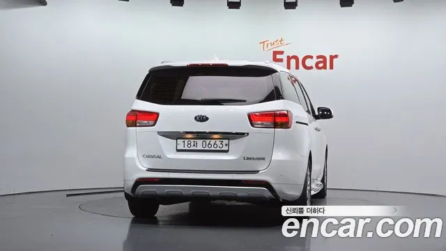 Kia Carnival 2016 thumb 4