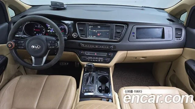 Kia Carnival 2016 thumb 7