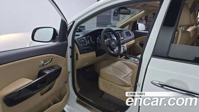 Kia Carnival 2016 thumb 10