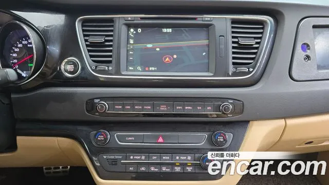 Kia Carnival 2016 thumb 12