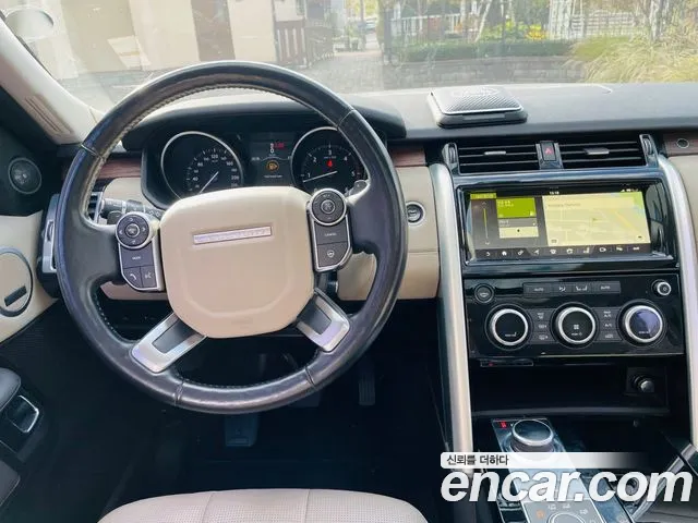 Land Rover Discovery 2017 thumb 9