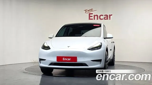 Tesla Model Y 2023 thumb 2