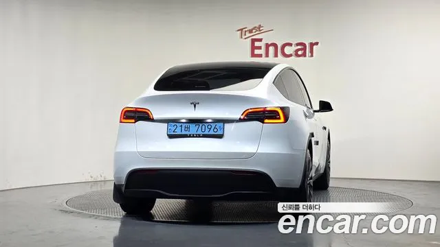 Tesla Model Y 2023 thumb 3