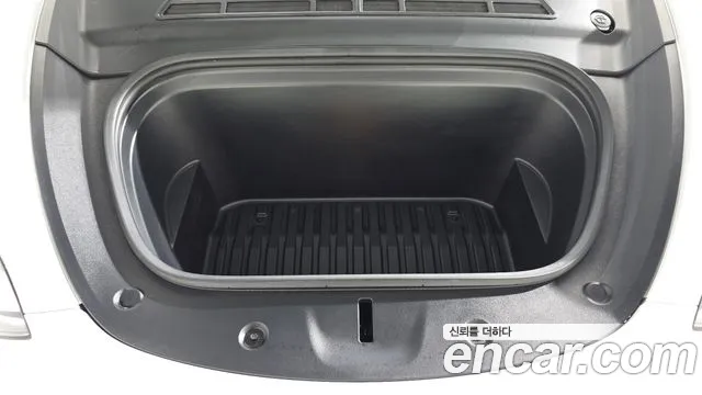 Tesla Model Y 2023 thumb 5