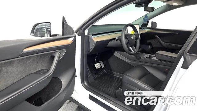 Tesla Model Y 2023 thumb 9