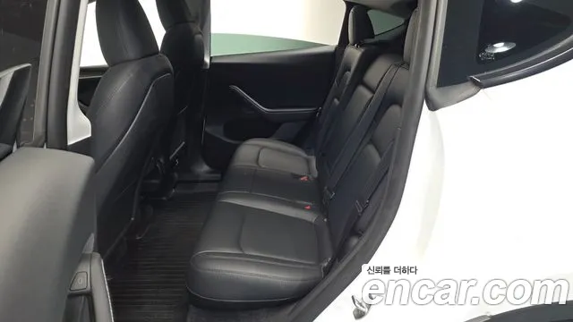 Tesla Model Y 2023 thumb 10