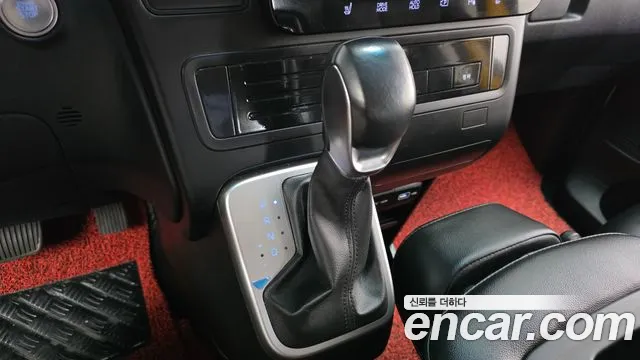 Hyundai Staria 2021 thumb 8