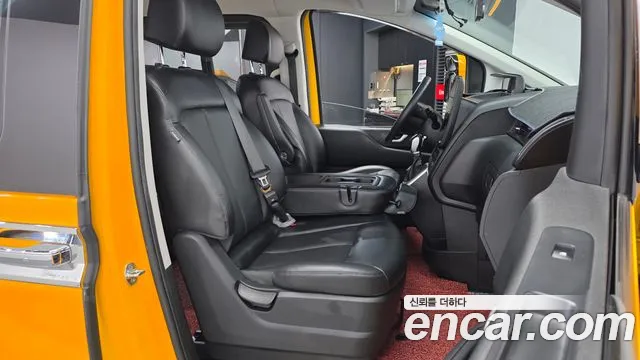 Hyundai Staria 2021 thumb 10