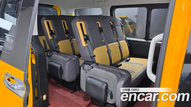 Hyundai Staria 2021 thumb 11