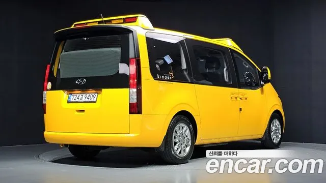 Hyundai Staria 2023 thumb 2