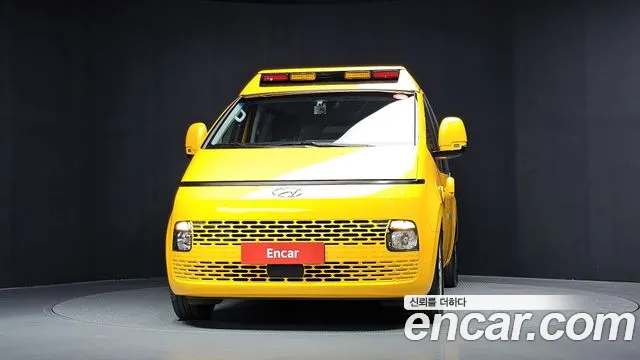 Hyundai Staria 2023 thumb 3