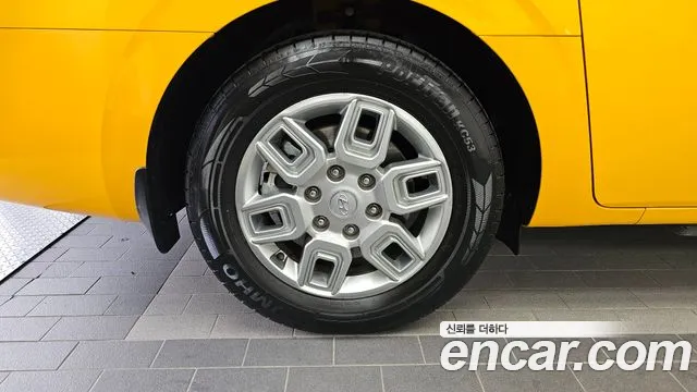 Hyundai Staria 2023 thumb 5
