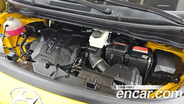Hyundai Staria 2023 thumb 6