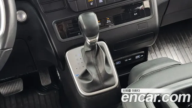 Hyundai Staria 2023 thumb 9