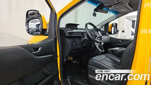 Hyundai Staria 2023 thumb 10