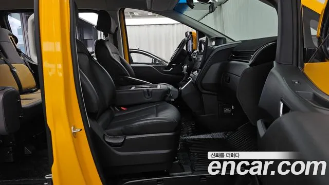 Hyundai Staria 2023 thumb 11