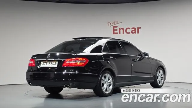 Mercedes-Benz E-Класс 2009 thumb 2