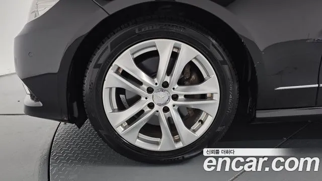 Mercedes-Benz E-Класс 2009 thumb 5