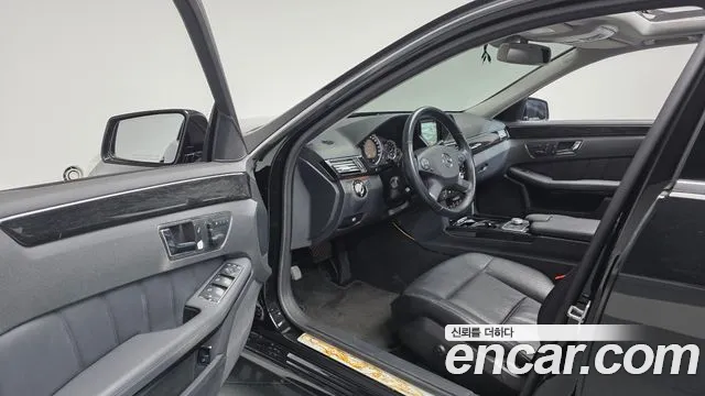 Mercedes-Benz E-Класс 2009 thumb 10