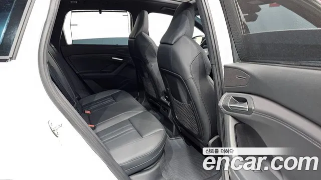 Audi Q6 e-tron 2025 thumb 12