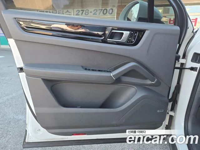 Porsche Cayenne 2019 thumb 8