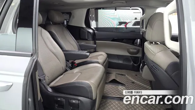 Kia Carnival 2024 thumb 11
