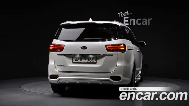 Kia Carnival 2018 thumb 4