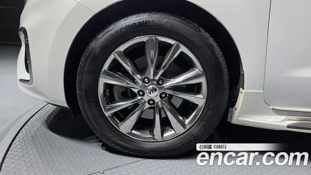 Kia Carnival 2018 thumb 5