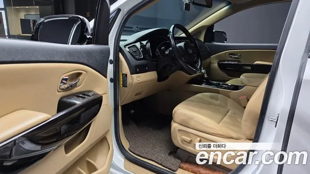 Kia Carnival 2018 thumb 10