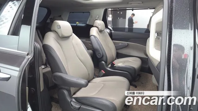 Kia Carnival 2024 thumb 11