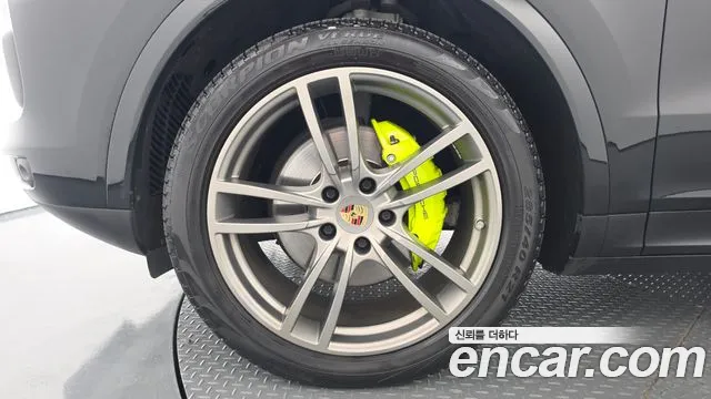 Porsche Cayenne 2023 thumb 5
