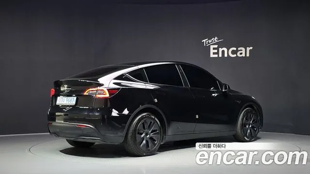 Tesla Model Y 2024 thumb 2