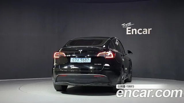Tesla Model Y 2024 thumb 4