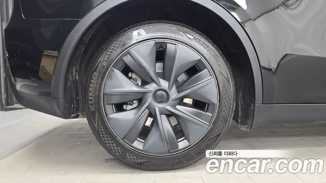 Tesla Model Y 2024 thumb 5