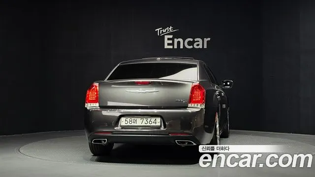 Chrysler 300C 2017 thumb 4