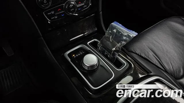 Chrysler 300C 2017 thumb 9