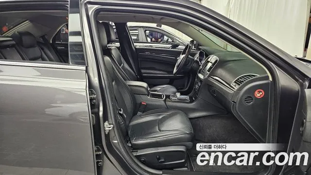 Chrysler 300C 2017 thumb 11
