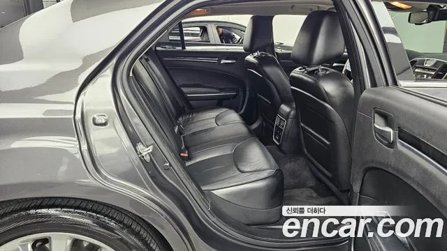Chrysler 300C 2017 thumb 12
