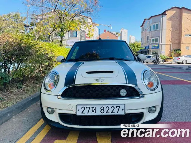 MINI Cooper Convertible 2011 thumb 2