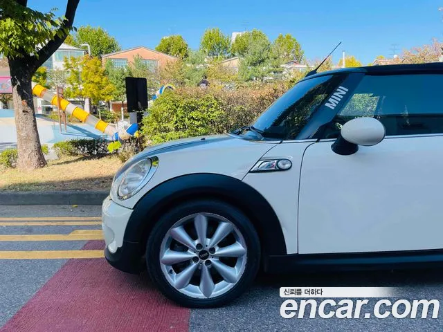 MINI Cooper Convertible 2011 thumb 7