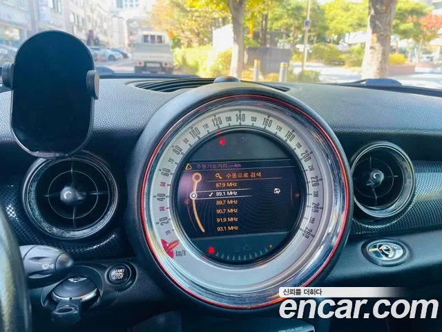 MINI Cooper Convertible 2011 thumb 10
