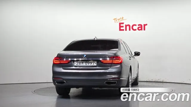 BMW 7-Series 2015 thumb 4
