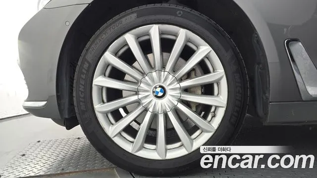 BMW 7-Series 2015 thumb 5