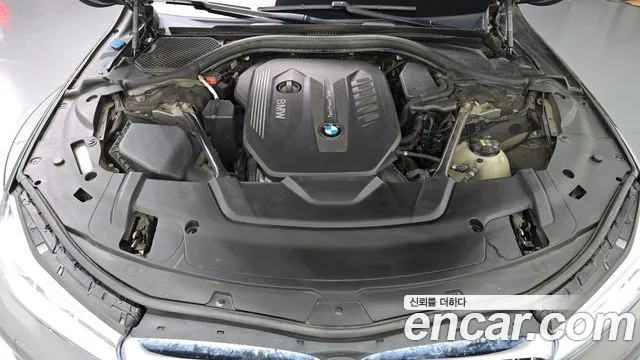 BMW 7-Series 2015 thumb 6